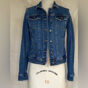 Cool little fitted jean jacket